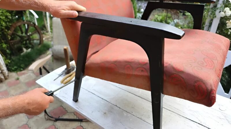 The Overlooked Chair That Became the Room’s Highlight—Here’s How We Transformed It
