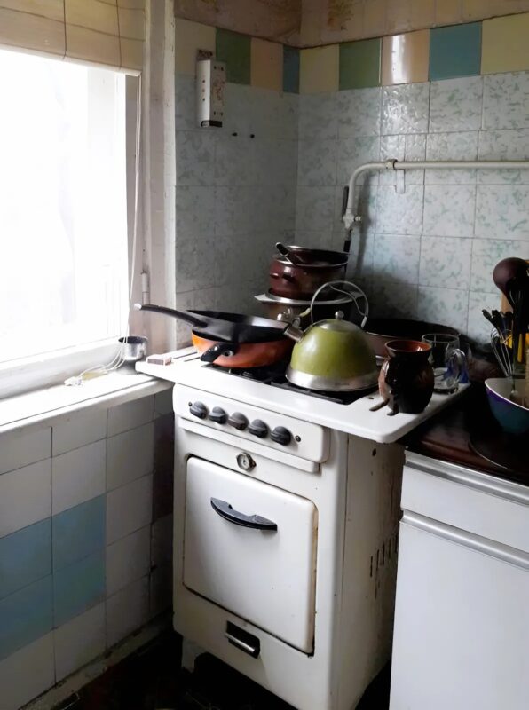 Instead of Traveling, This Couple Transformed Their Run-Down Apartment—And It Was the Best Choice of Their Lives!