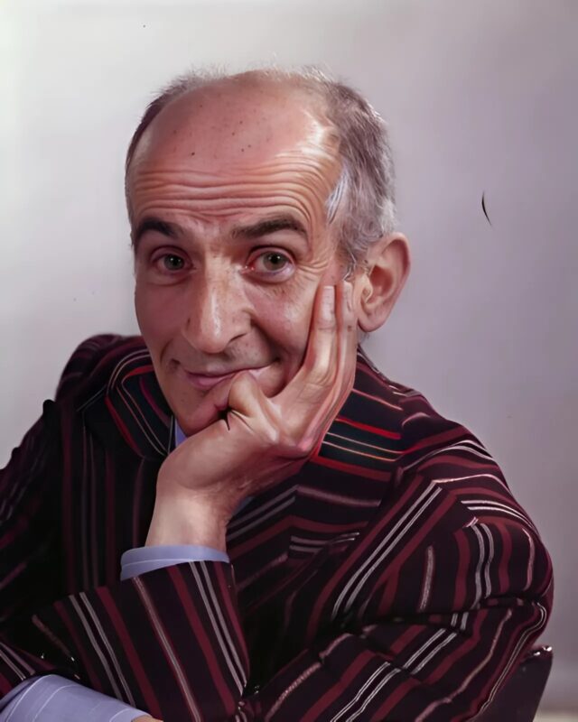 Does this face look familiar? Can you recognize this famous person from their childhood?