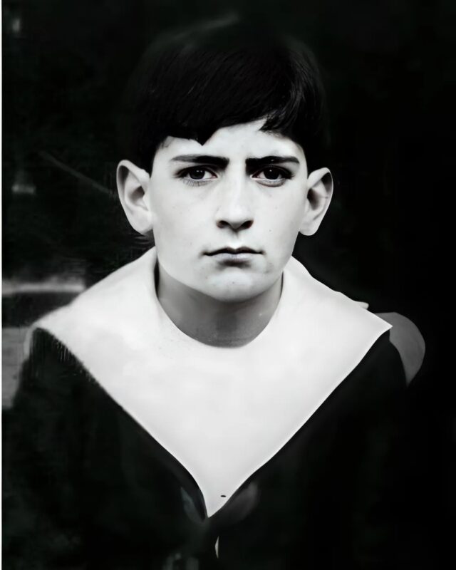 Does this face look familiar? Can you recognize this famous person from their childhood?