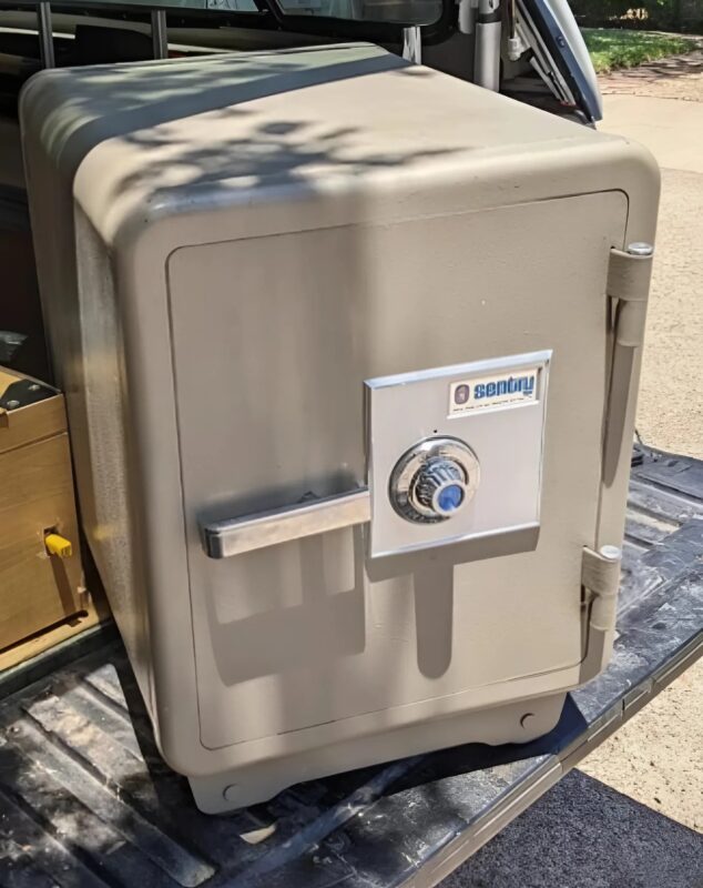I bought a safe at a flea market but when I brought it home and opened it… a surprise was waiting for me