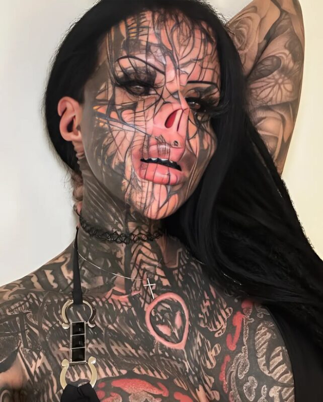 You won't believe your eyes when you see this girl without tattoos