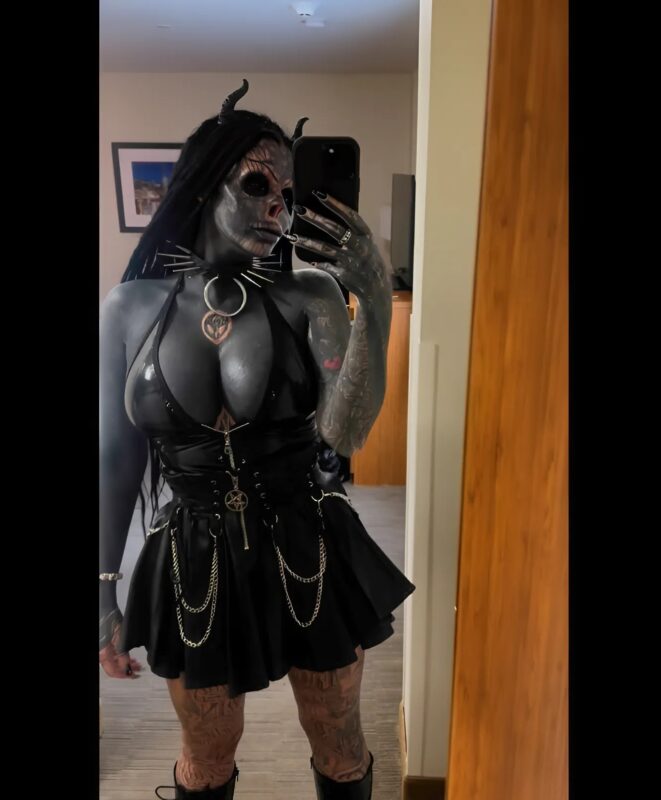 You won't believe your eyes when you see this girl without tattoos