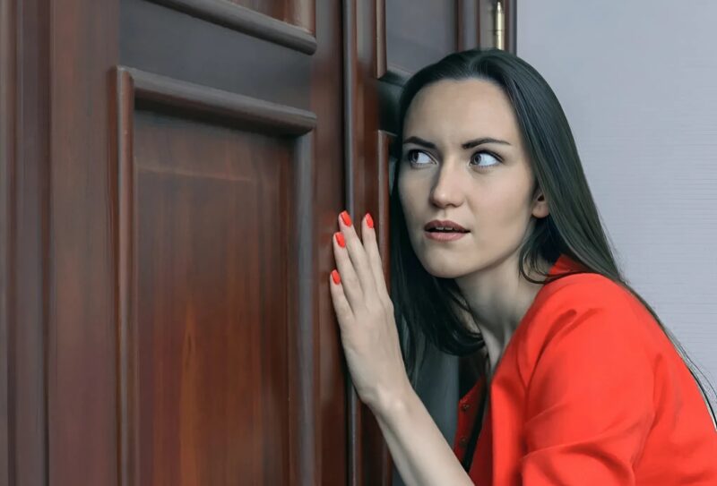 I entered the house, heard my husband’s voice and involuntarily froze behind the door: «I calculated everything. At home — an unattractive wife who takes care of the household and the children, and on vacation I take beautiful girls. I know how to live comfortably»